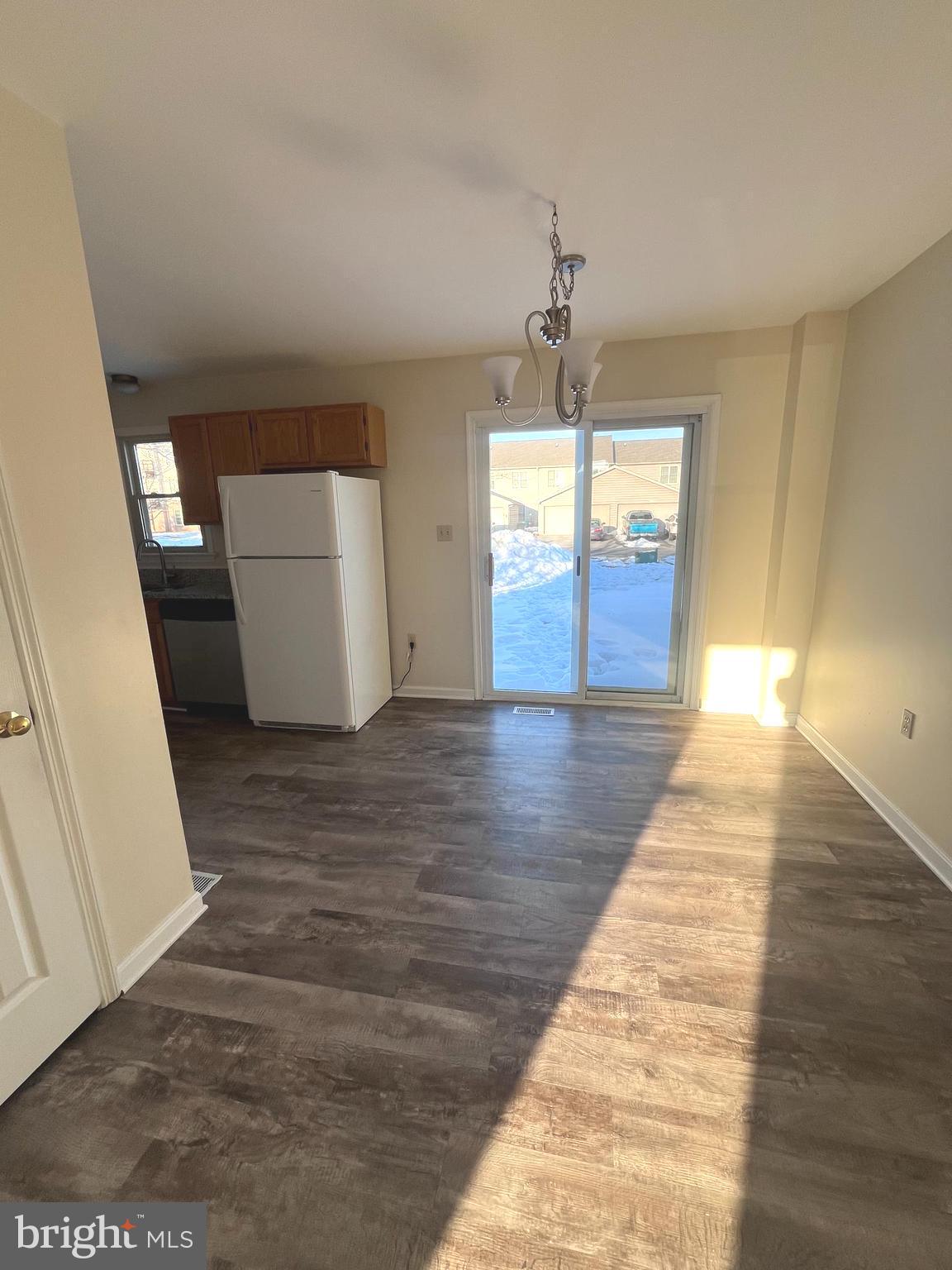 NICHOLSON SQUARE VILLAGE - Residential