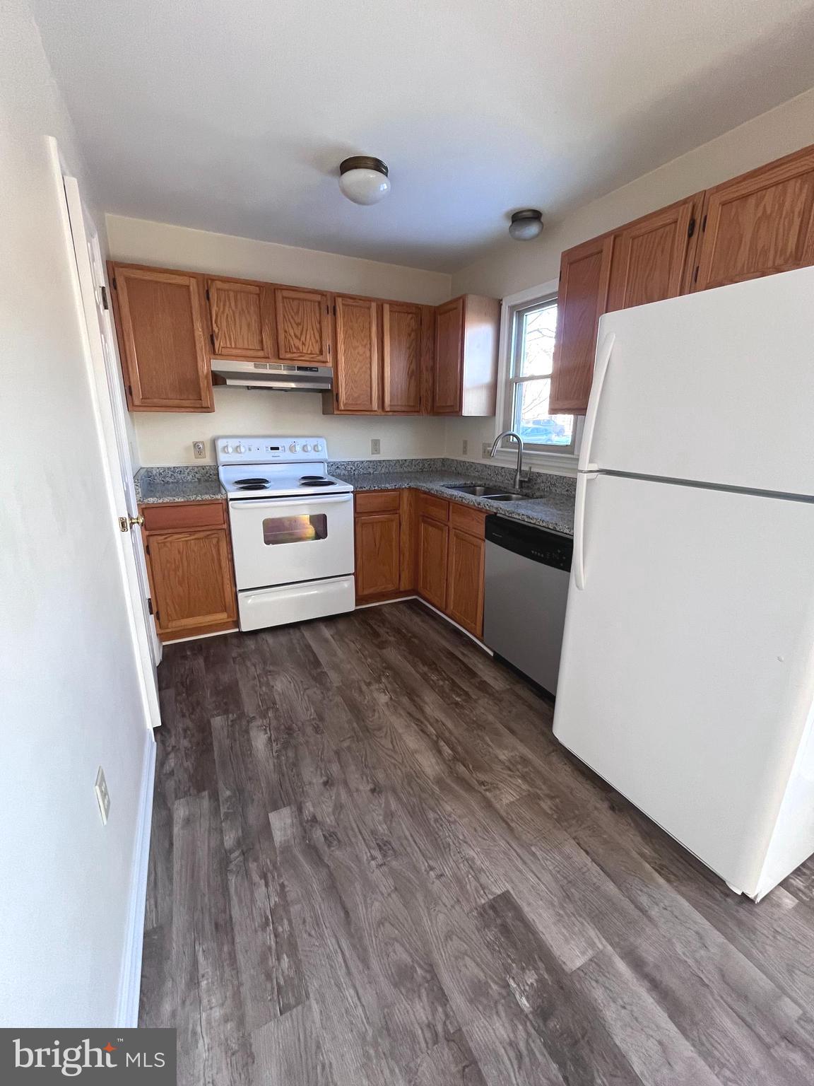 NICHOLSON SQUARE VILLAGE - Residential