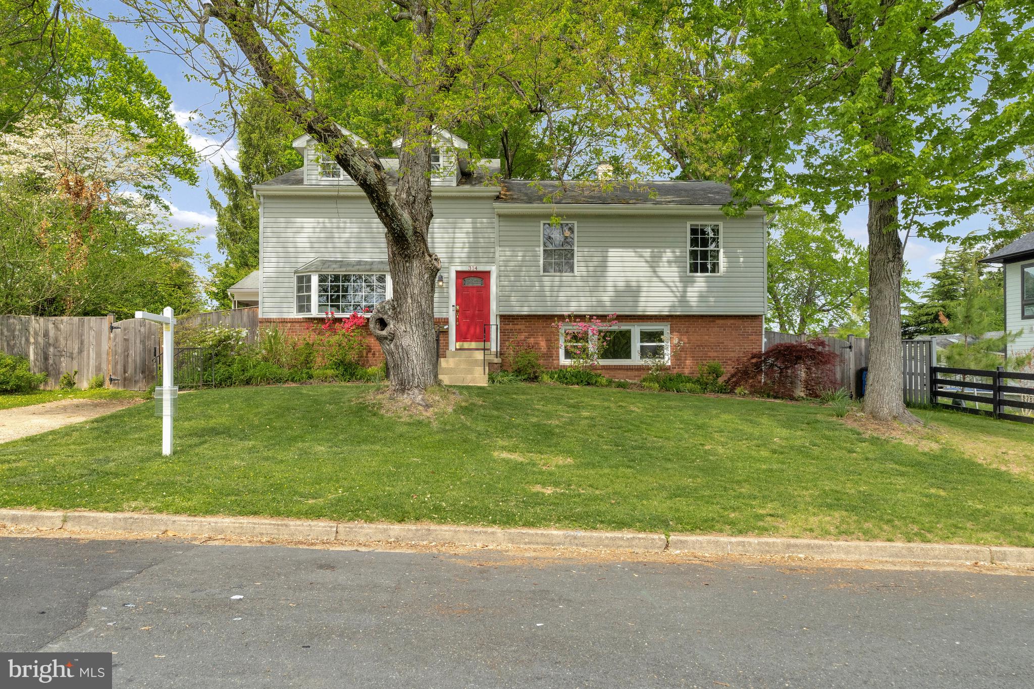 314 CHARLES STREET SE