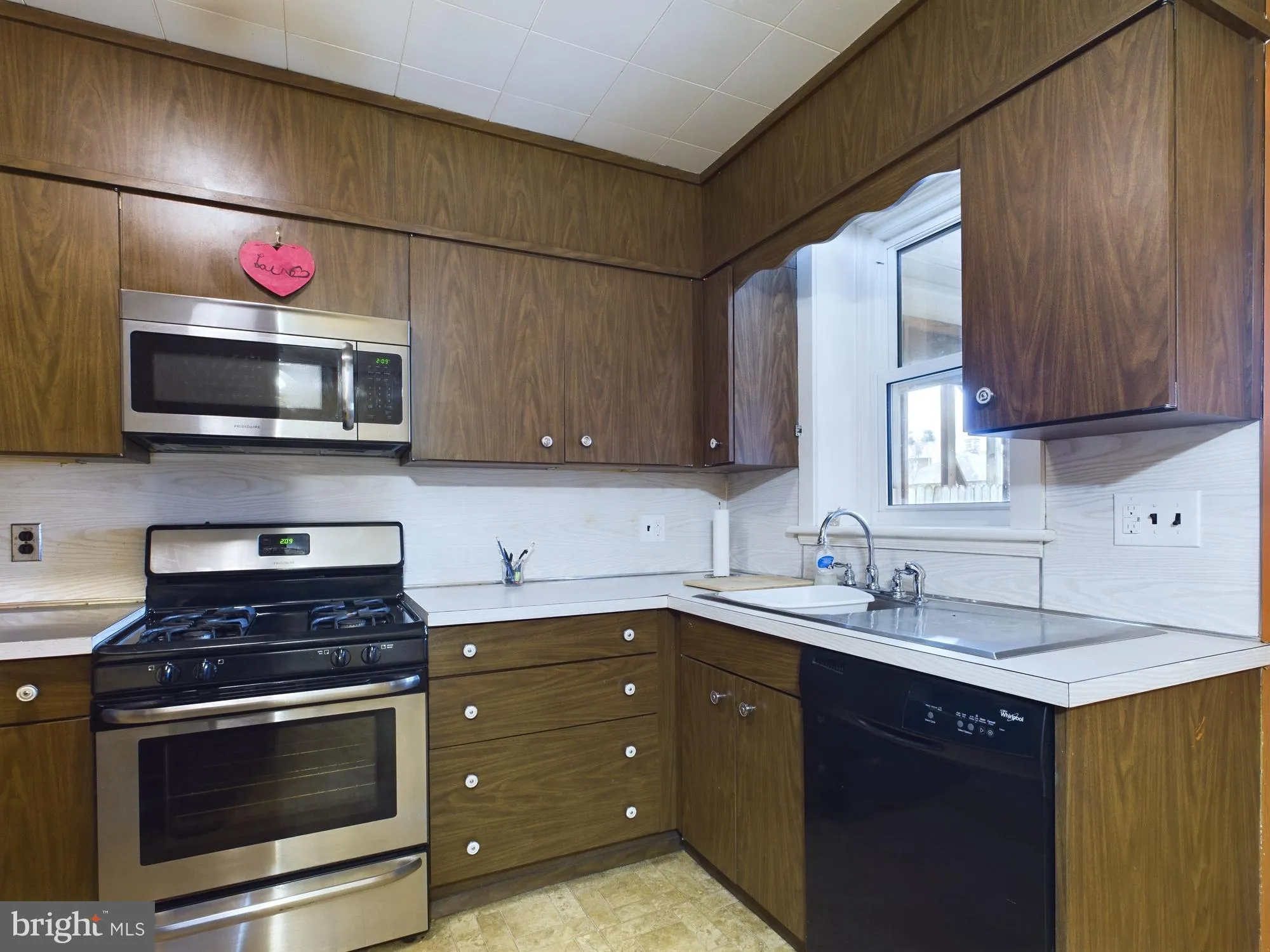 York, Pennsylvania 17404, United States, 3 Bedrooms Bedrooms, ,1 BathroomBathrooms,Residential,Pending,6412