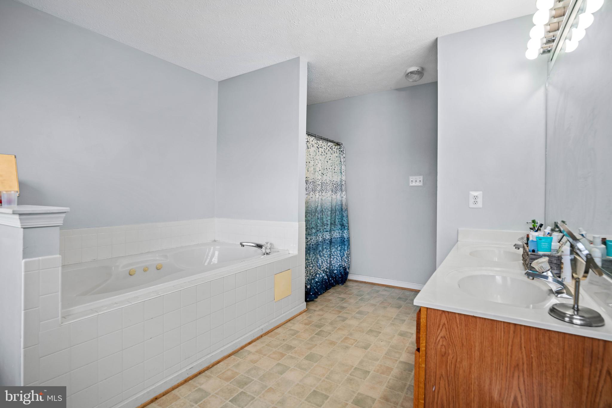 ROLLING MEADOWS SUB - Residential