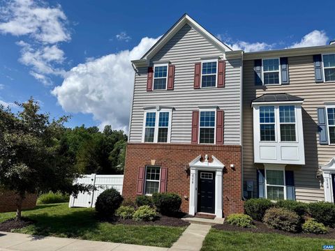 Townhouse For Sale - 2176 Whispering Hollow Ln Ln<br/> Albemarle County, CHARLOTTESVILLE, VA 22911