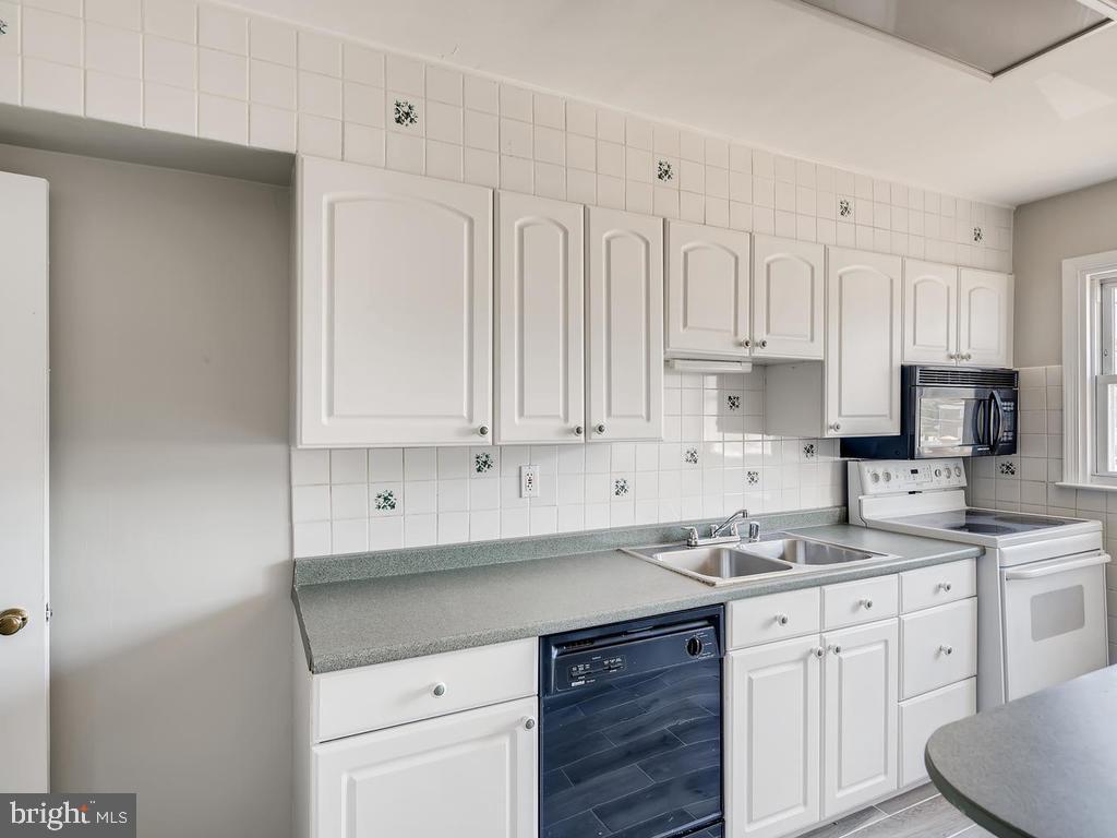 OAKLEIGH MANOR - Residential