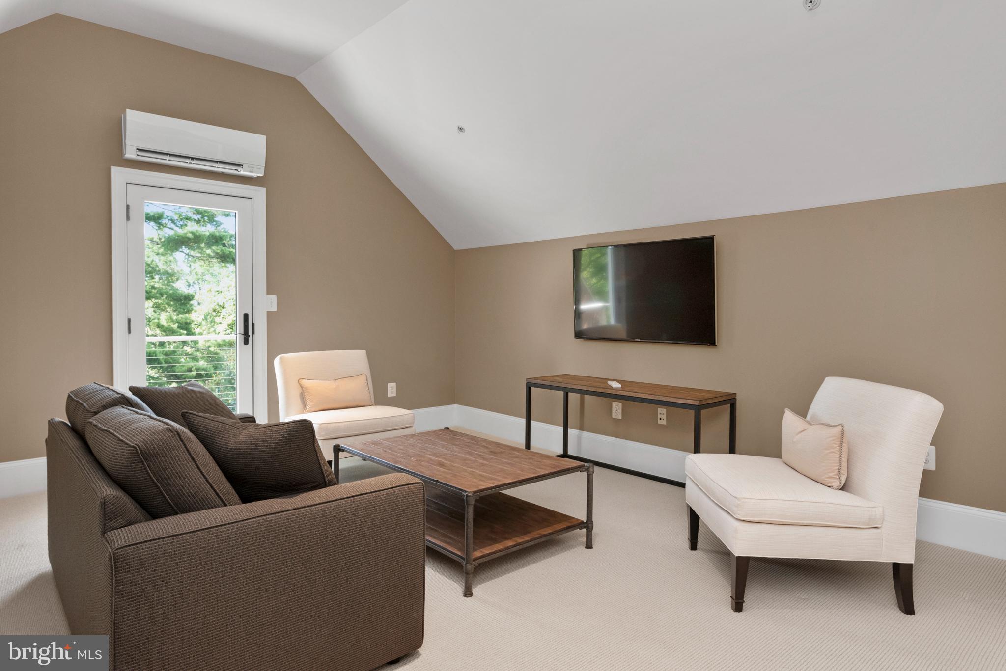 WARDOUR - Residential