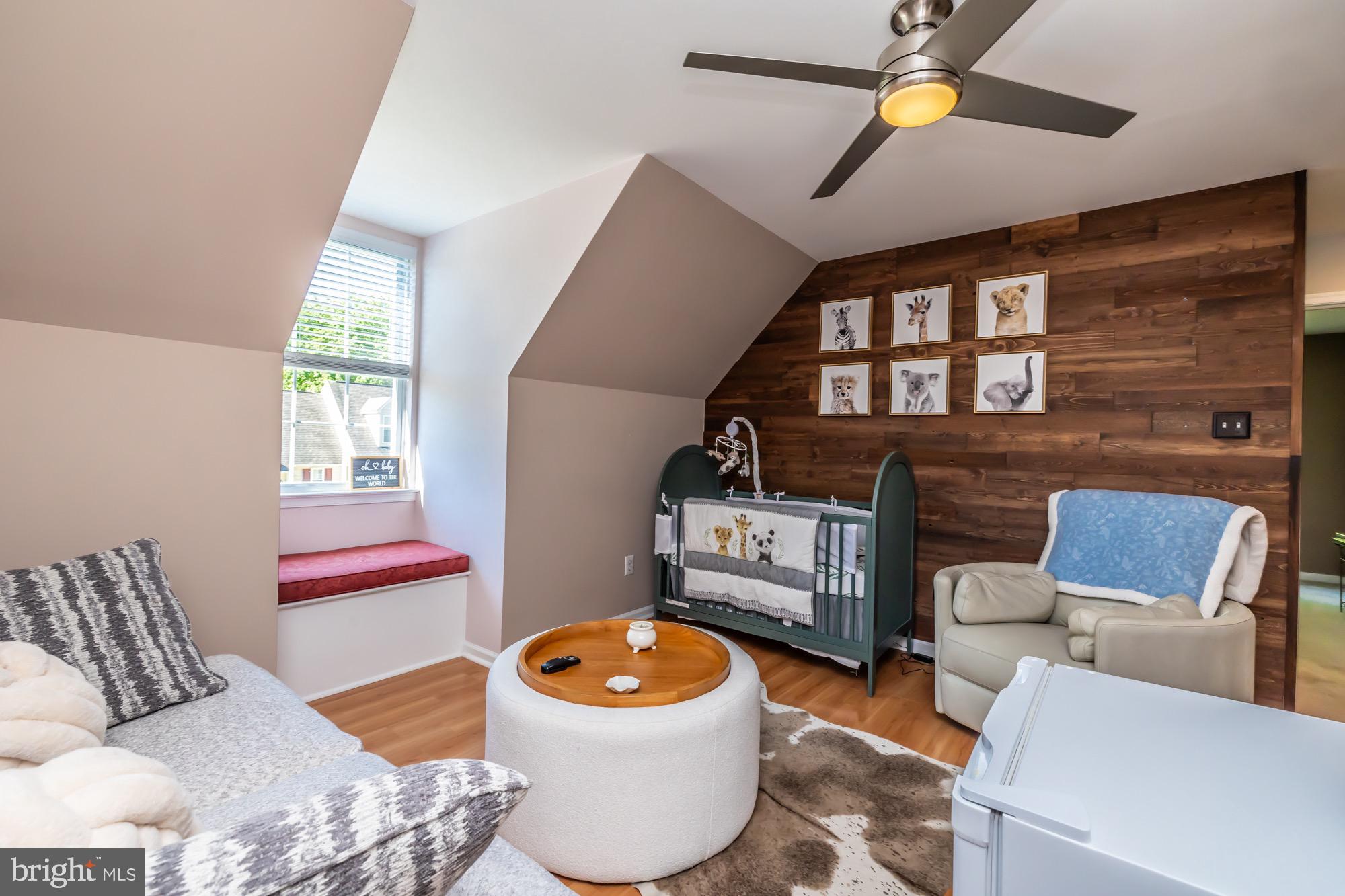 HAWTHORNE LANE - Residential