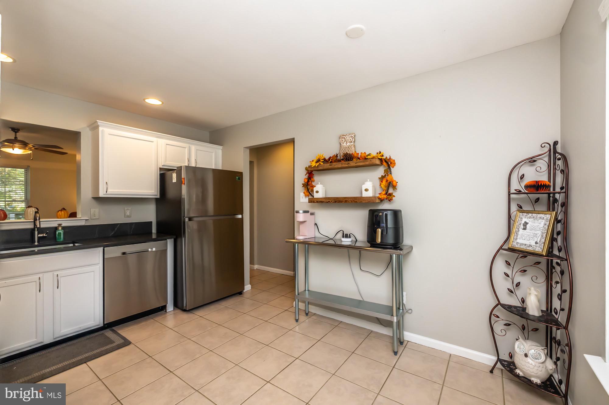 HAWTHORNE LANE - Residential