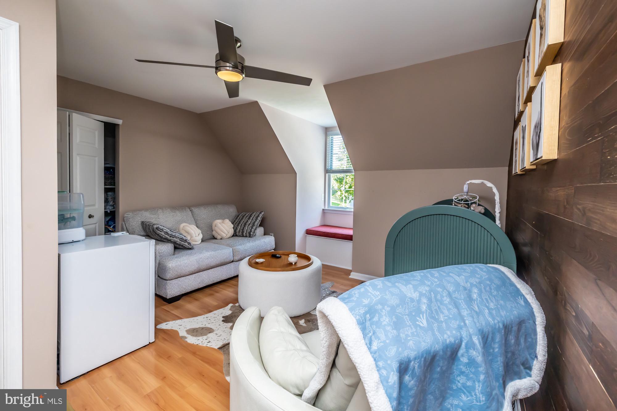 HAWTHORNE LANE - Residential