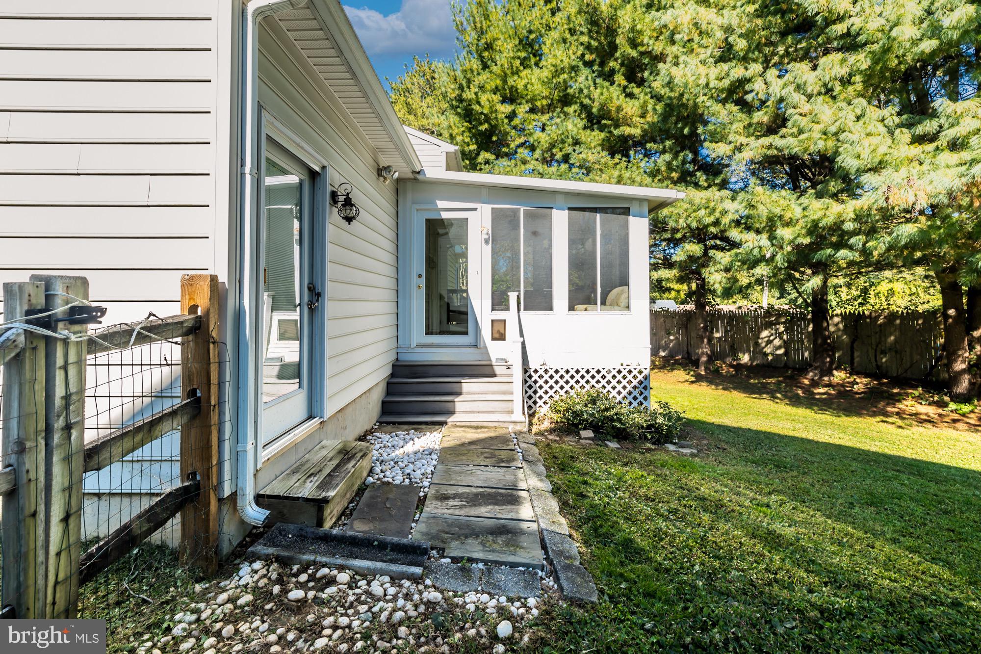 HAWTHORNE LANE - Residential