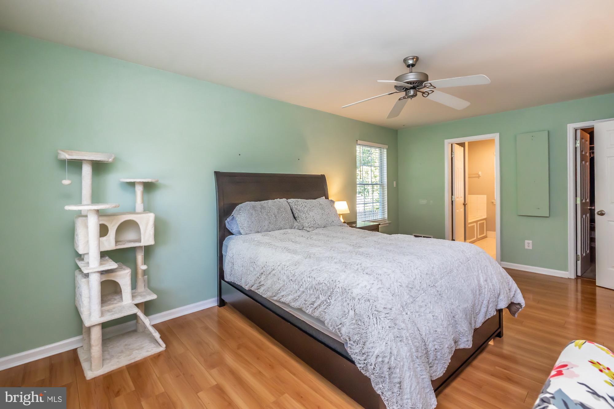 HAWTHORNE LANE - Residential