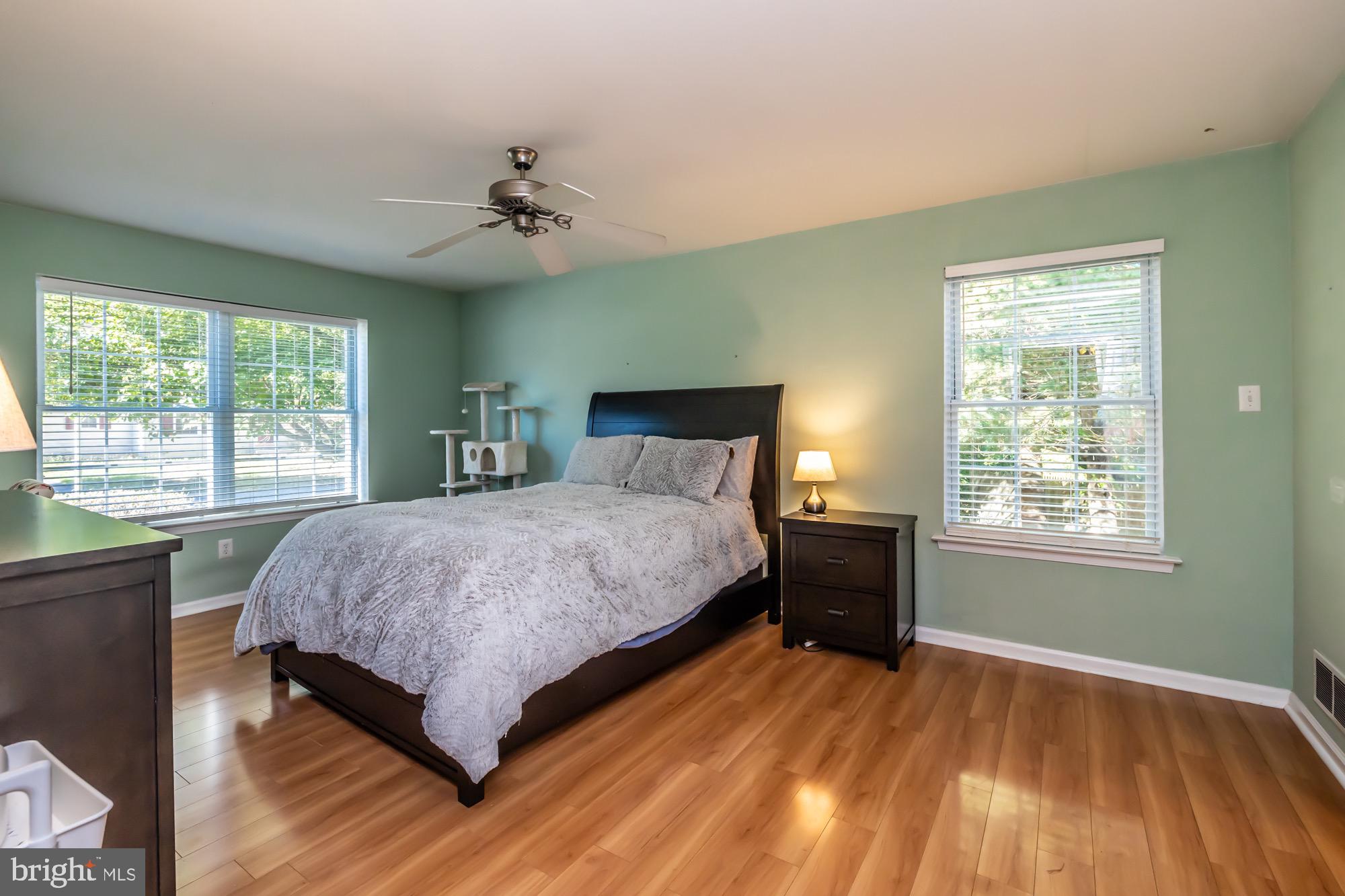 HAWTHORNE LANE - Residential