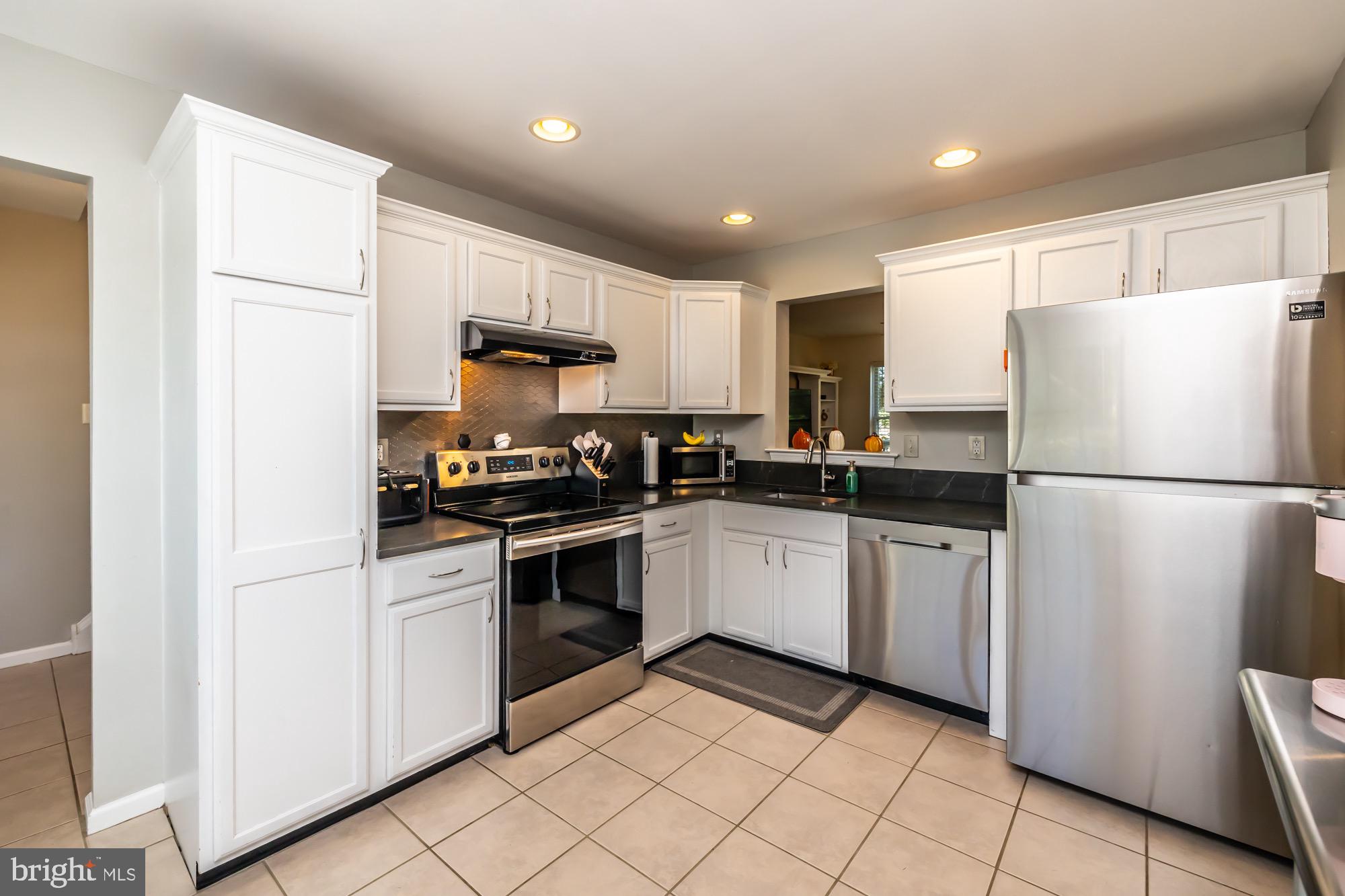 HAWTHORNE LANE - Residential