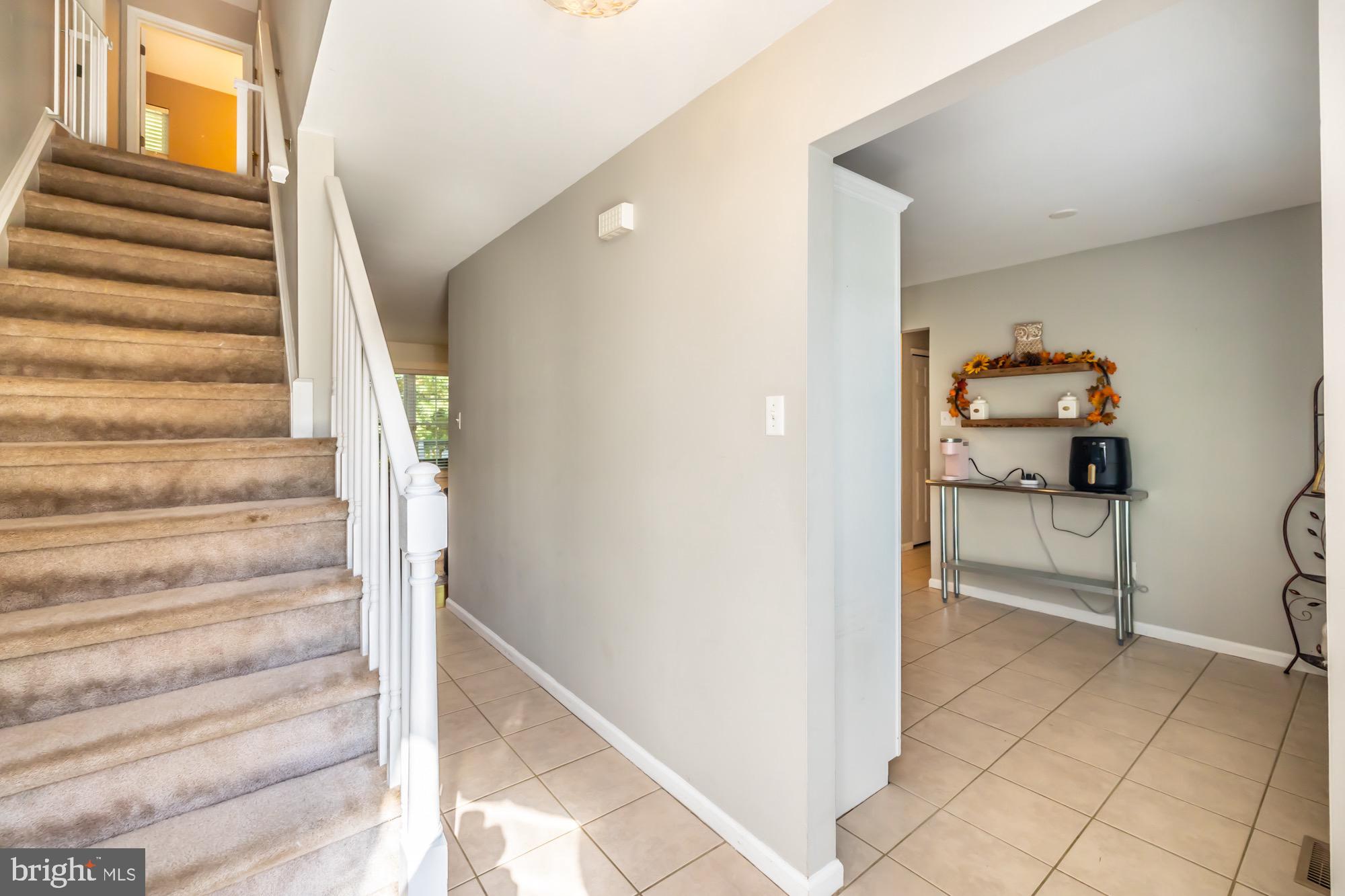 HAWTHORNE LANE - Residential