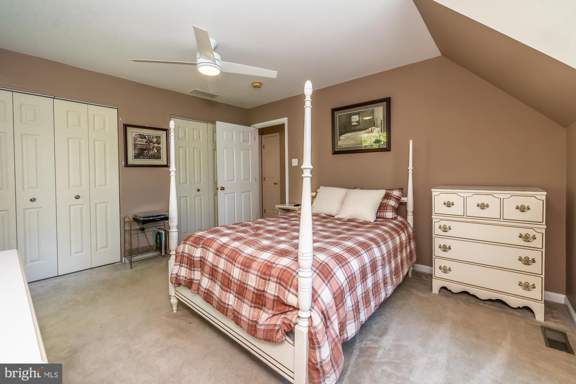 HAWTHORNE LANE - Residential