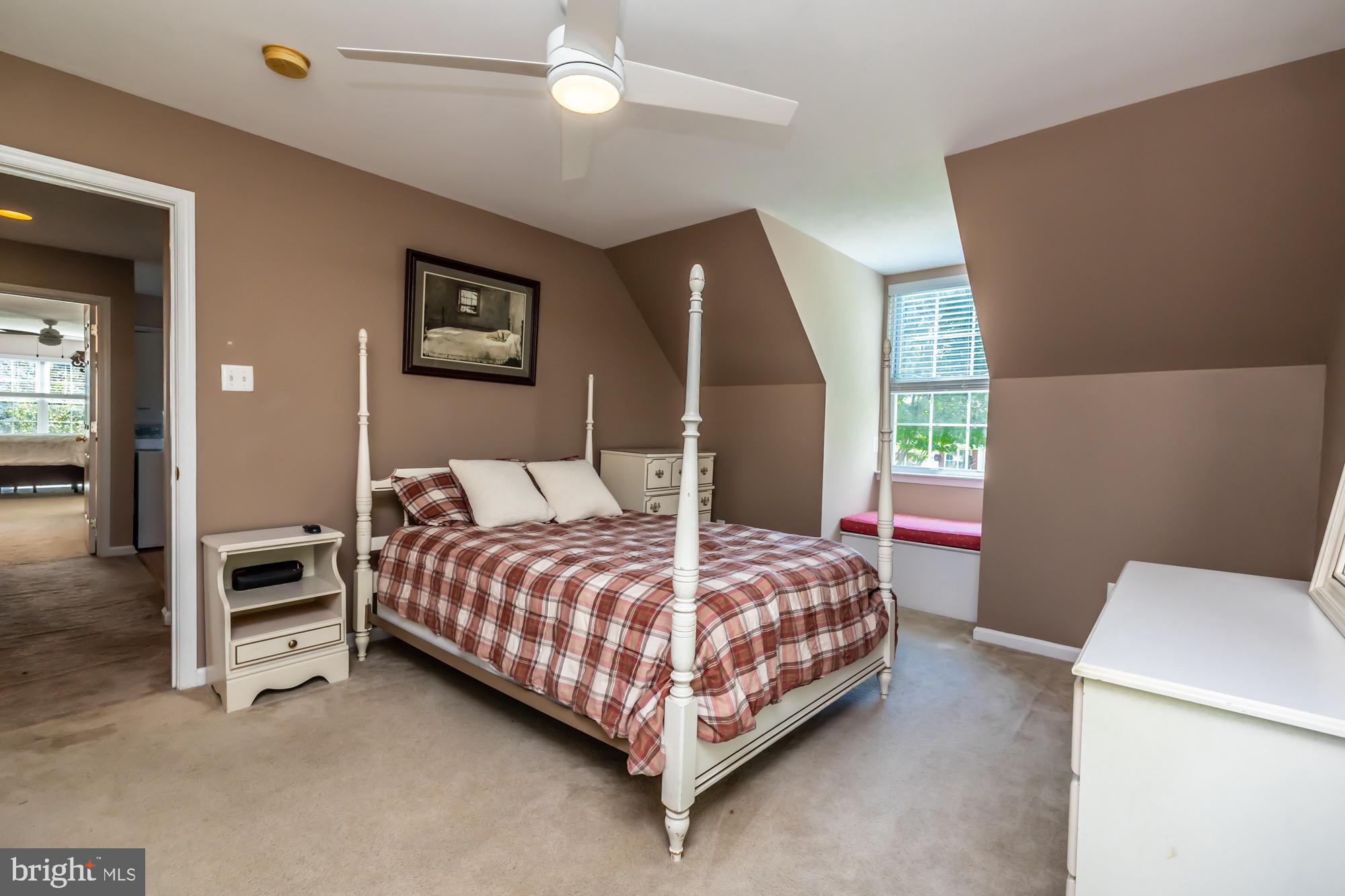 HAWTHORNE LANE - Residential