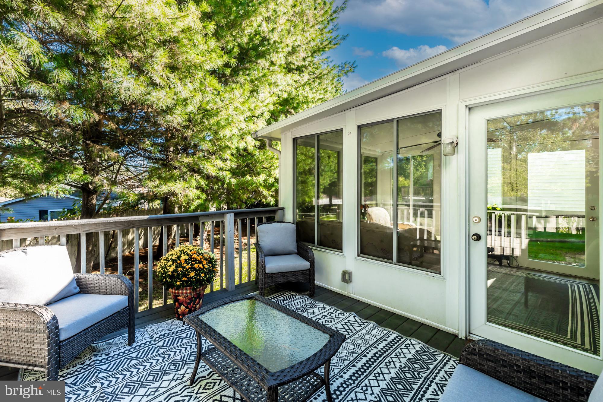 HAWTHORNE LANE - Residential