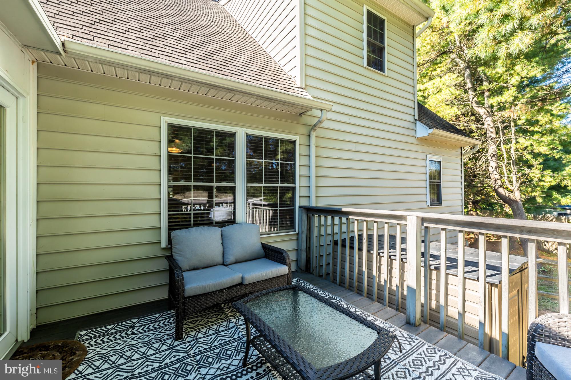 HAWTHORNE LANE - Residential