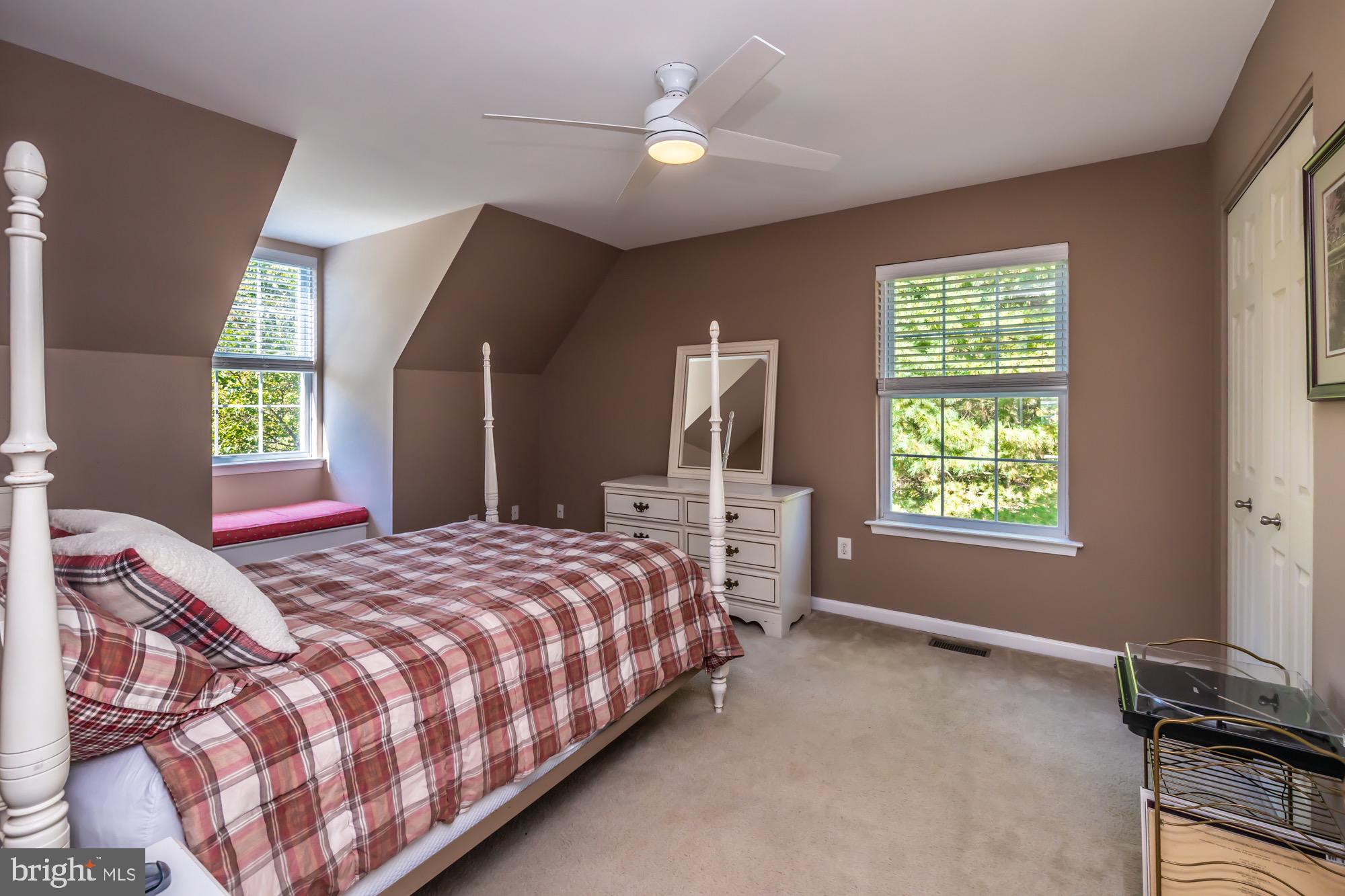 HAWTHORNE LANE - Residential