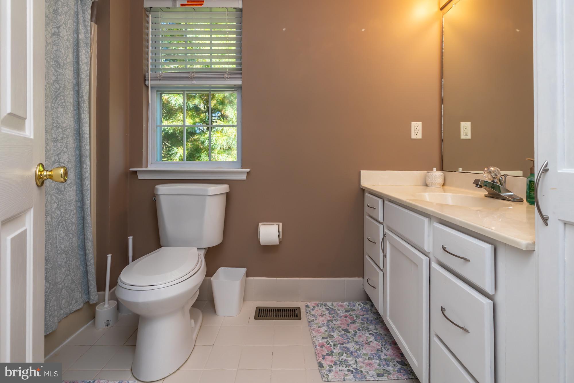 HAWTHORNE LANE - Residential