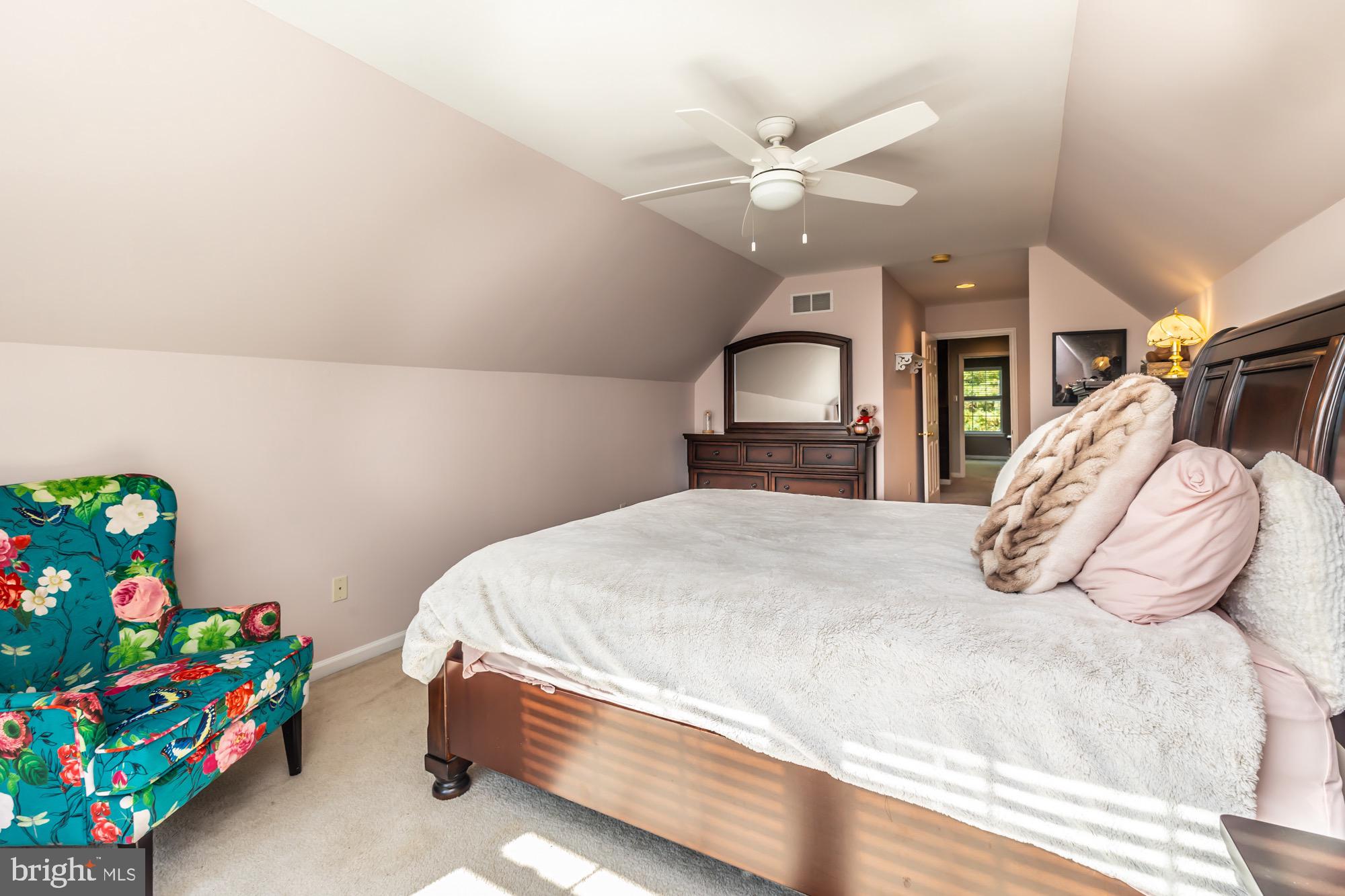 HAWTHORNE LANE - Residential