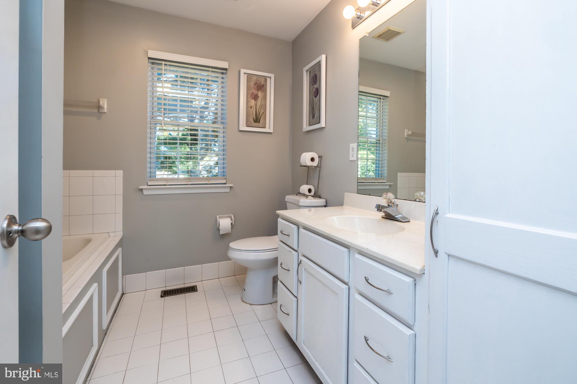 HAWTHORNE LANE - Residential