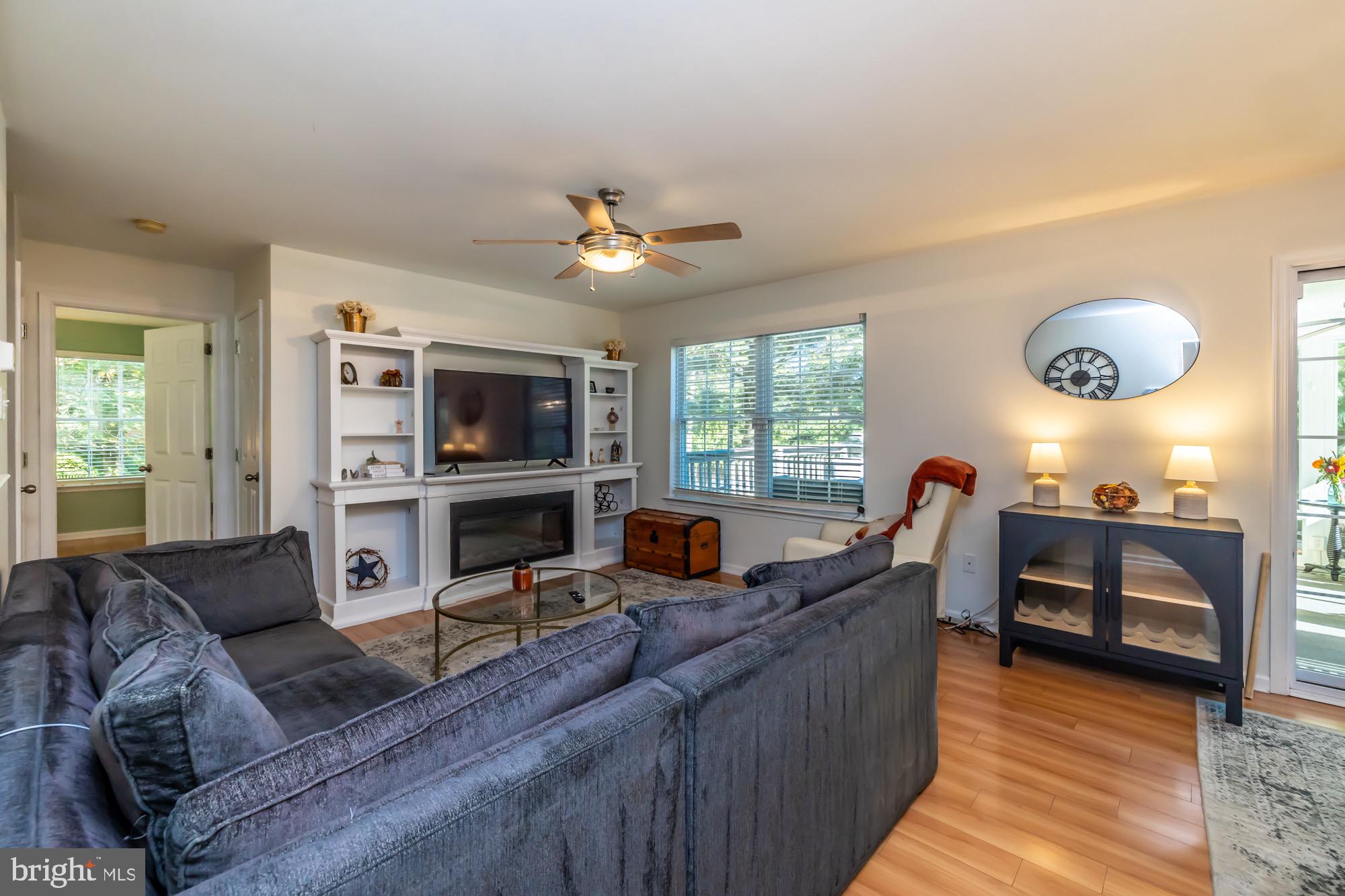 HAWTHORNE LANE - Residential