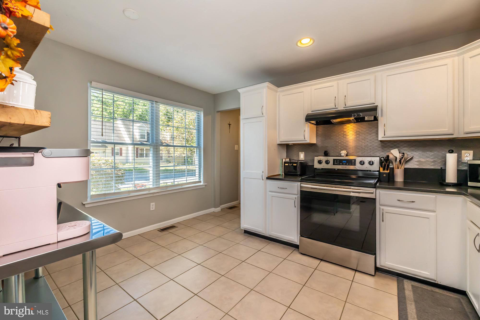 HAWTHORNE LANE - Residential