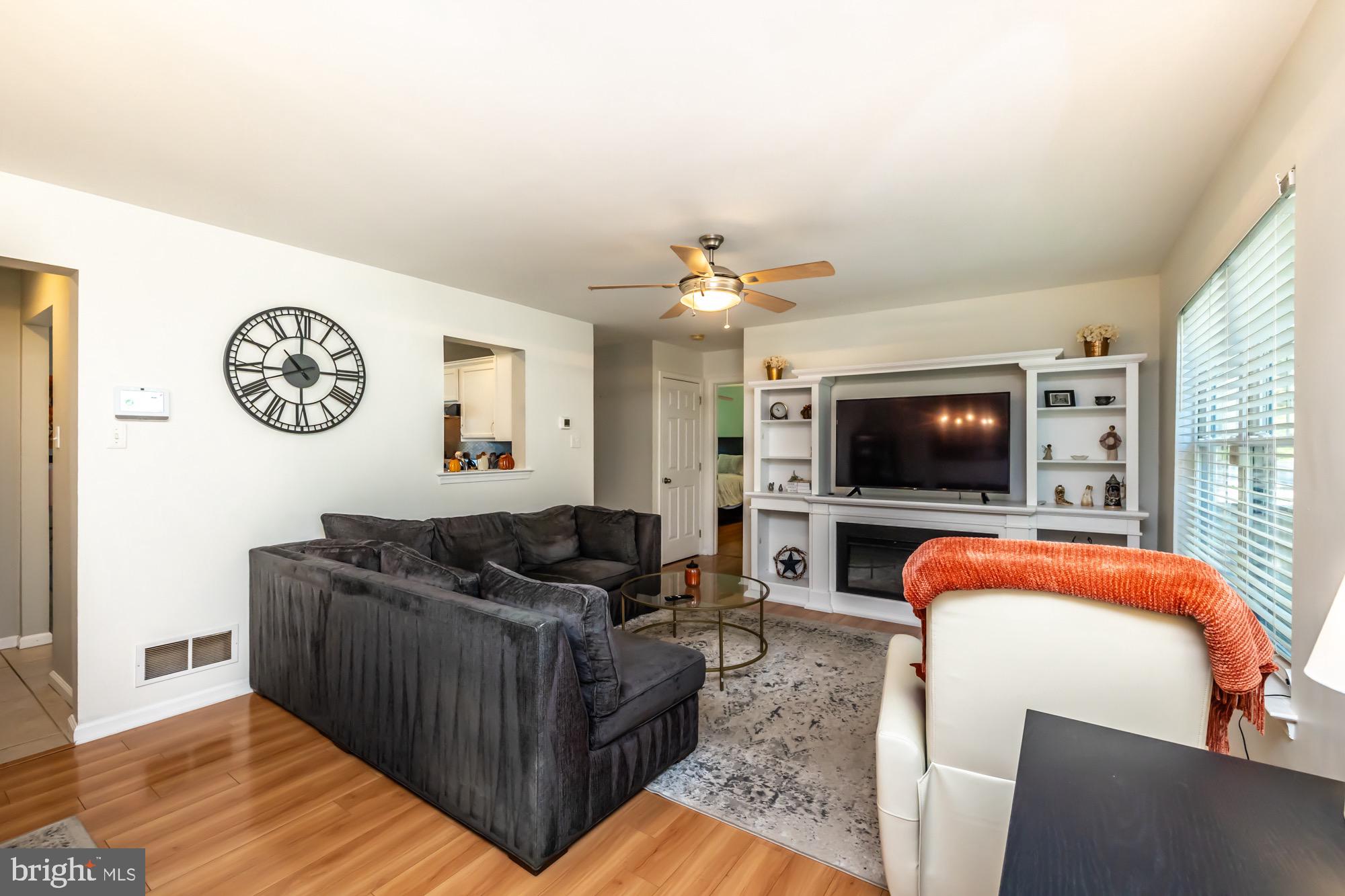 HAWTHORNE LANE - Residential