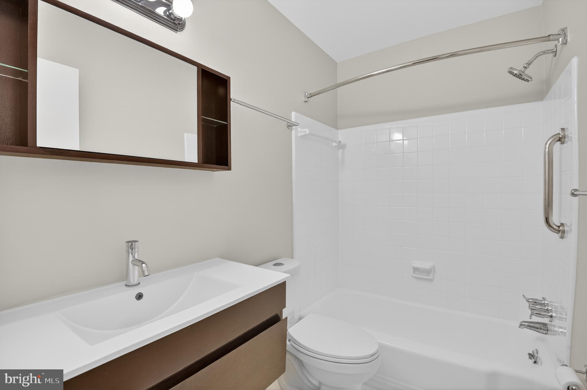 LAKEWOOD ESTATES - Residential