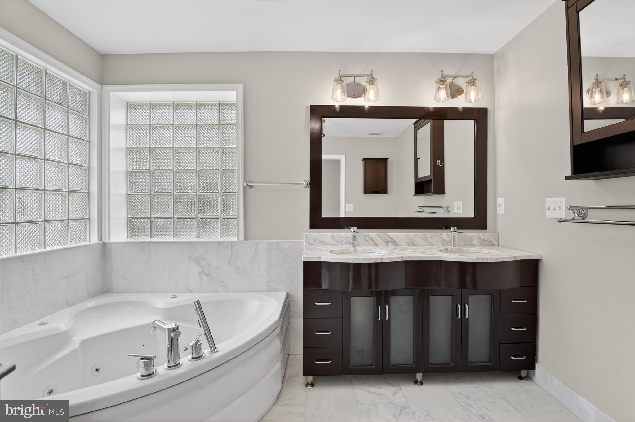 LAKEWOOD ESTATES - Residential