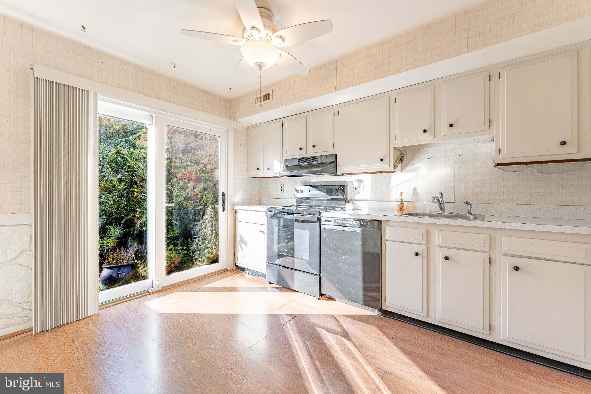 209 SUMMIT HOUSE