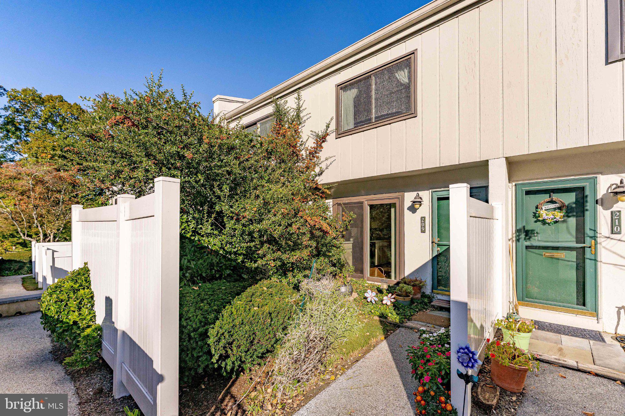 209 SUMMIT HOUSE