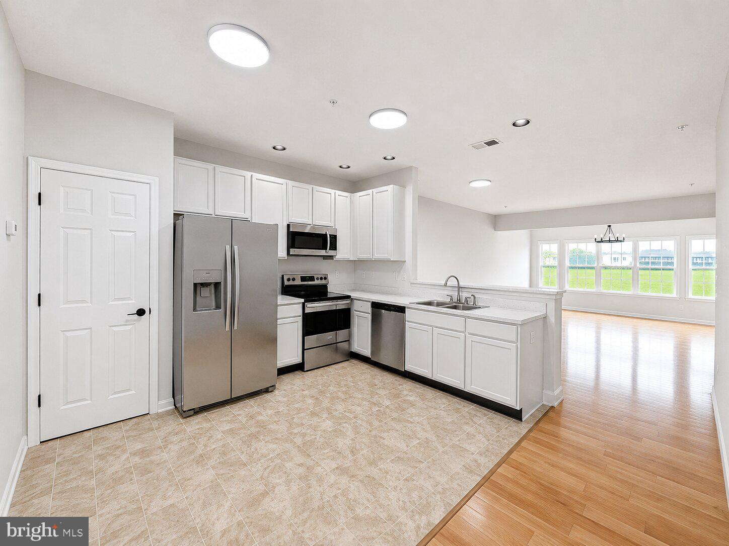 9002 EXECUTIVE CLUB DRIVE