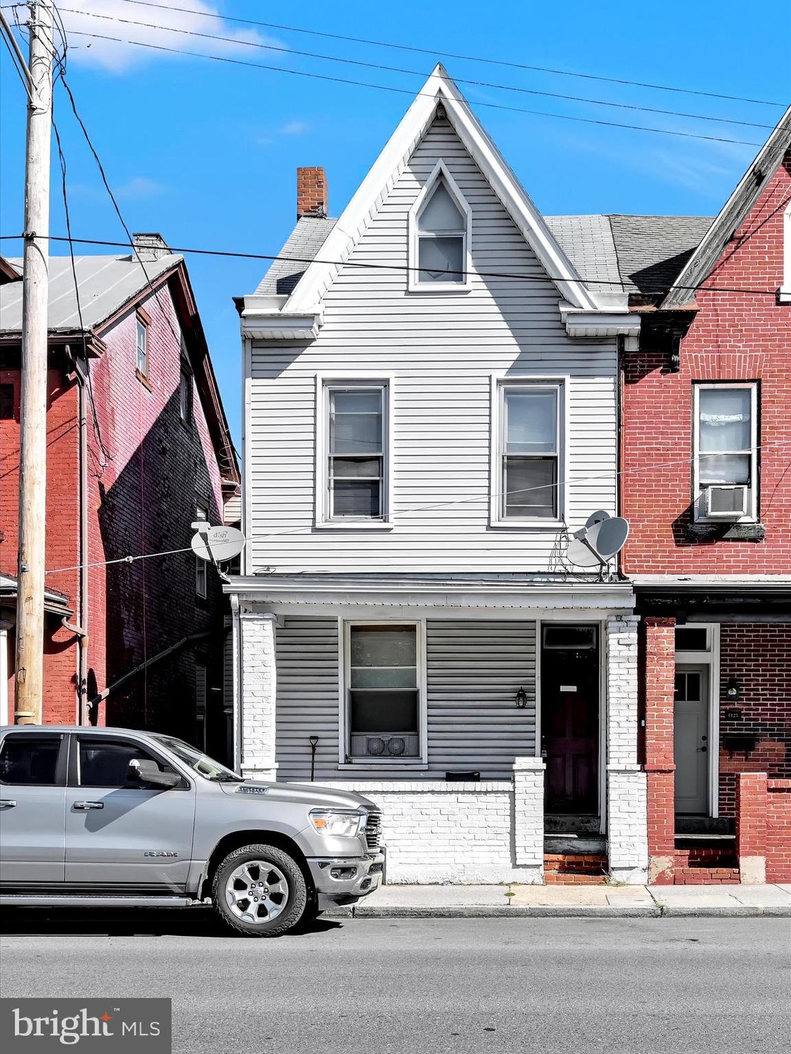 1127 WALNUT STREET