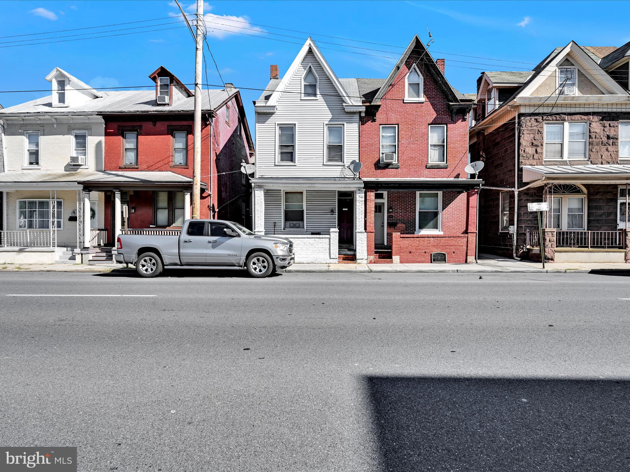 1127 WALNUT STREET