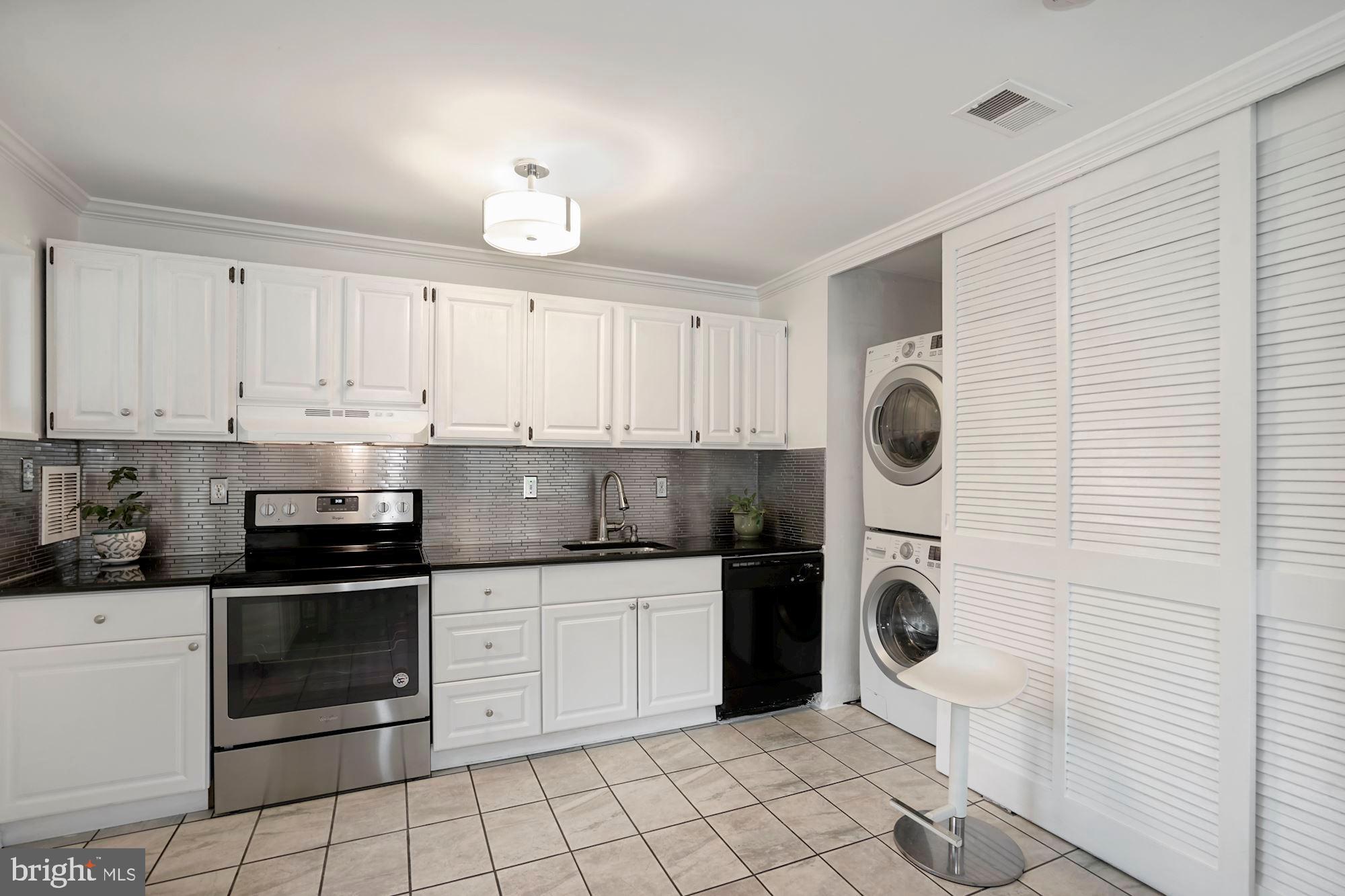 LINCOLNIA HEIGHTS - Residential