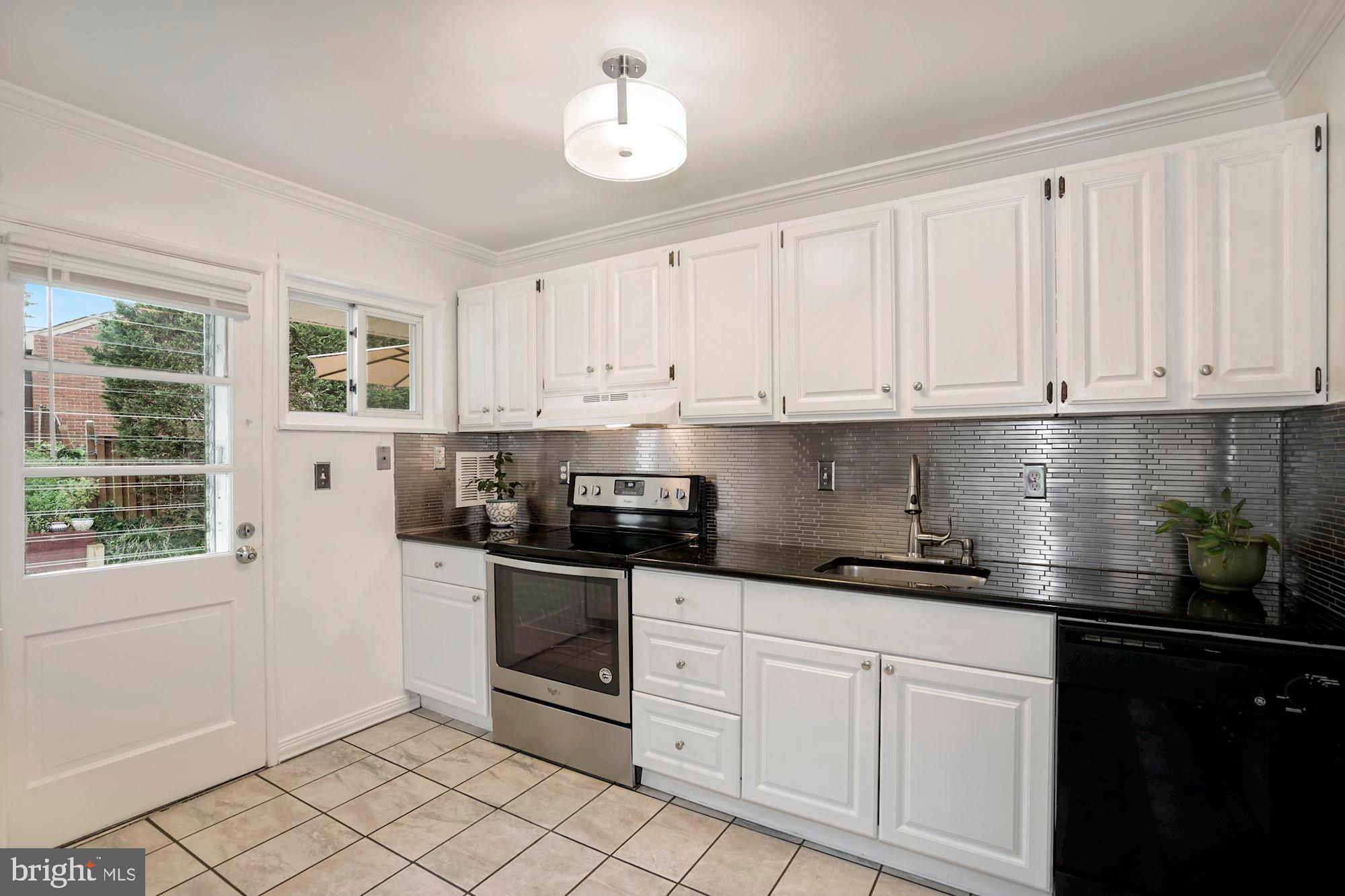 LINCOLNIA HEIGHTS - Residential