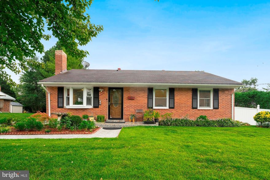 Charming brick rambler situated on an amazing corner lot! Unique opportunity to have your dream home in the heart of Lincolnia. Location is key, minutes to 236, 395 and 495! Beautiful inside and out with new appliances and a fenced backyard for great family entertainment. Do not miss the opportunity to live in prime location and make this your home!