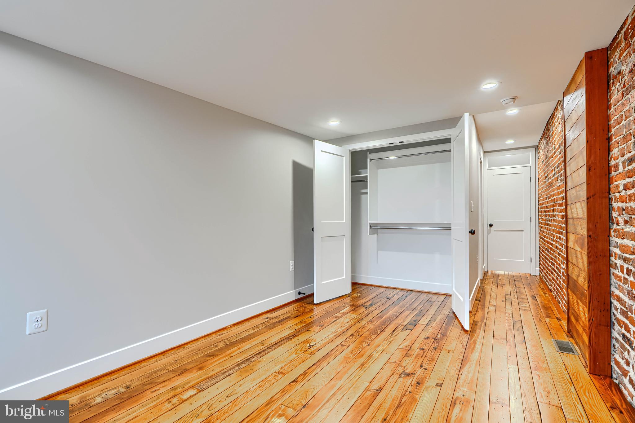 RIVERSIDE - Residential