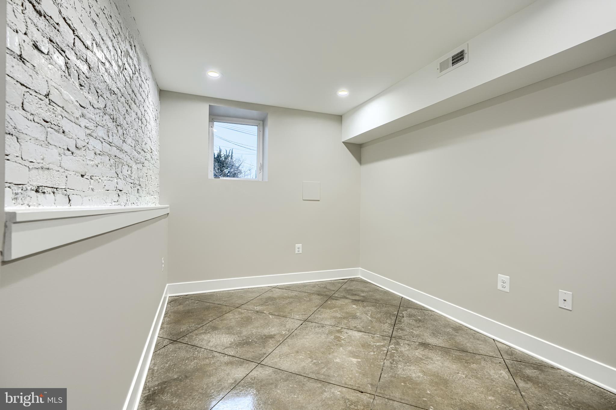 RIVERSIDE - Residential