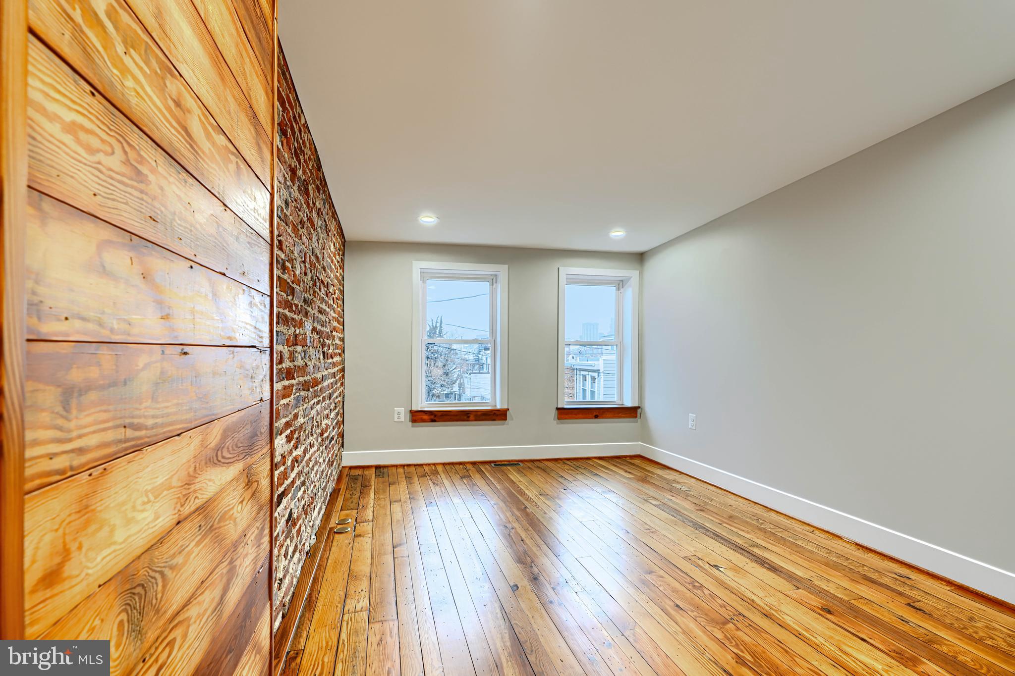 RIVERSIDE - Residential