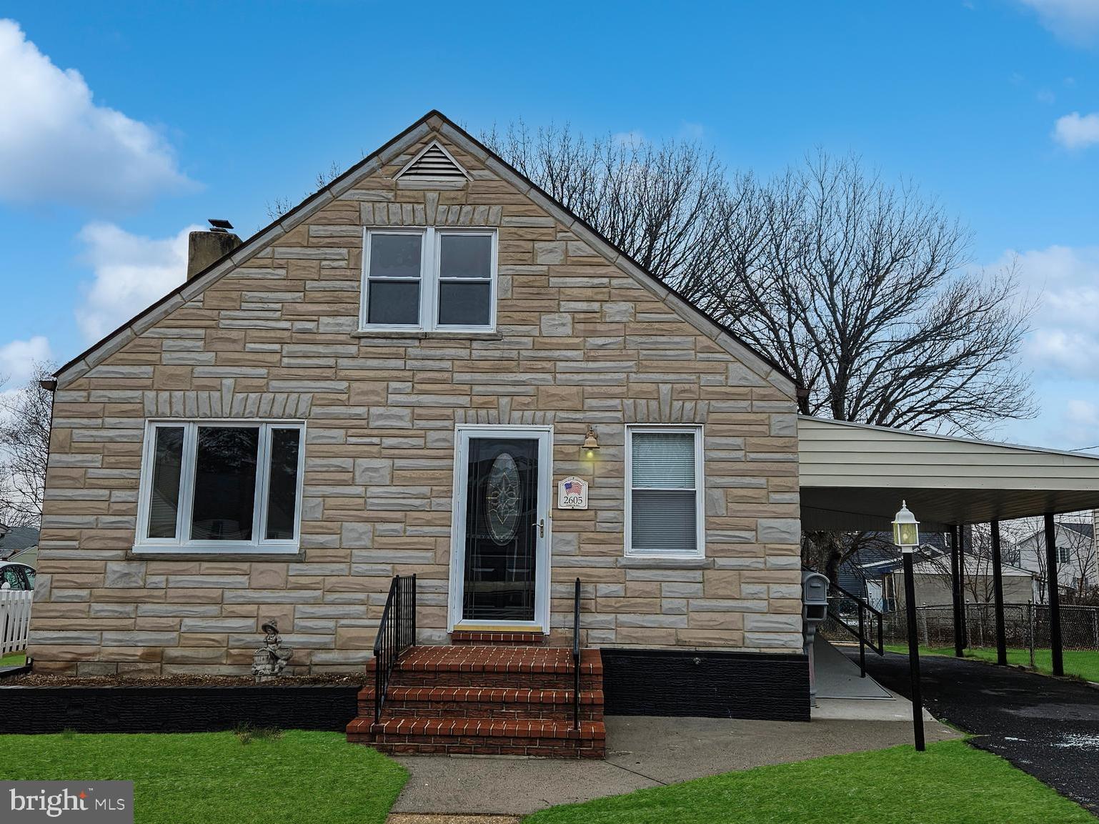 LYNBROOK - Residential