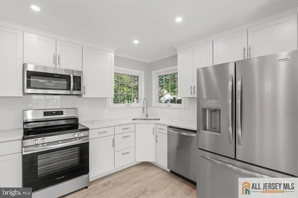 Monroe Township, New Jersey 08831, United States, 2 Bedrooms Bedrooms, ,2 BathroomsBathrooms,Residential,Active,223475