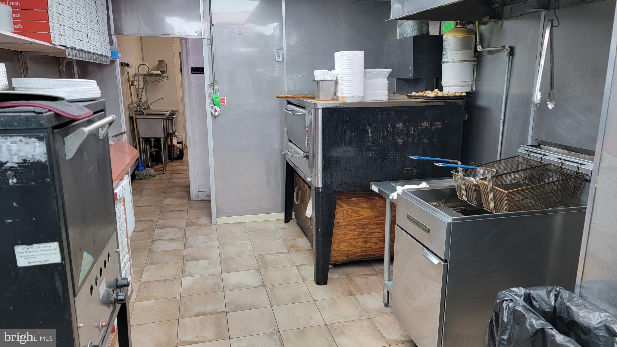 OLNEY - Commercial Sale