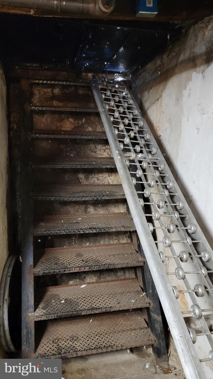 OLNEY - Commercial Sale