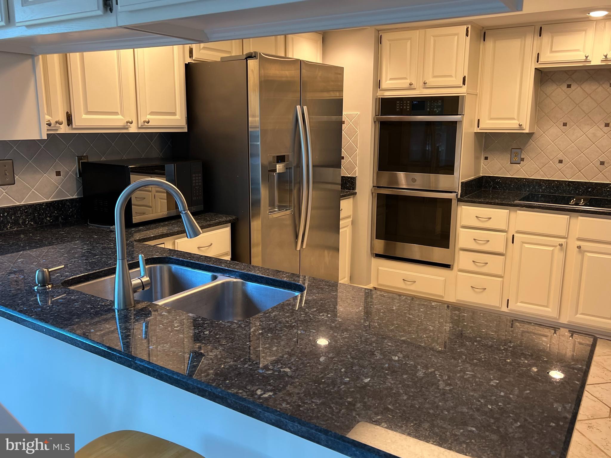 LIFESTYLE AT SULLY STATION - Residential