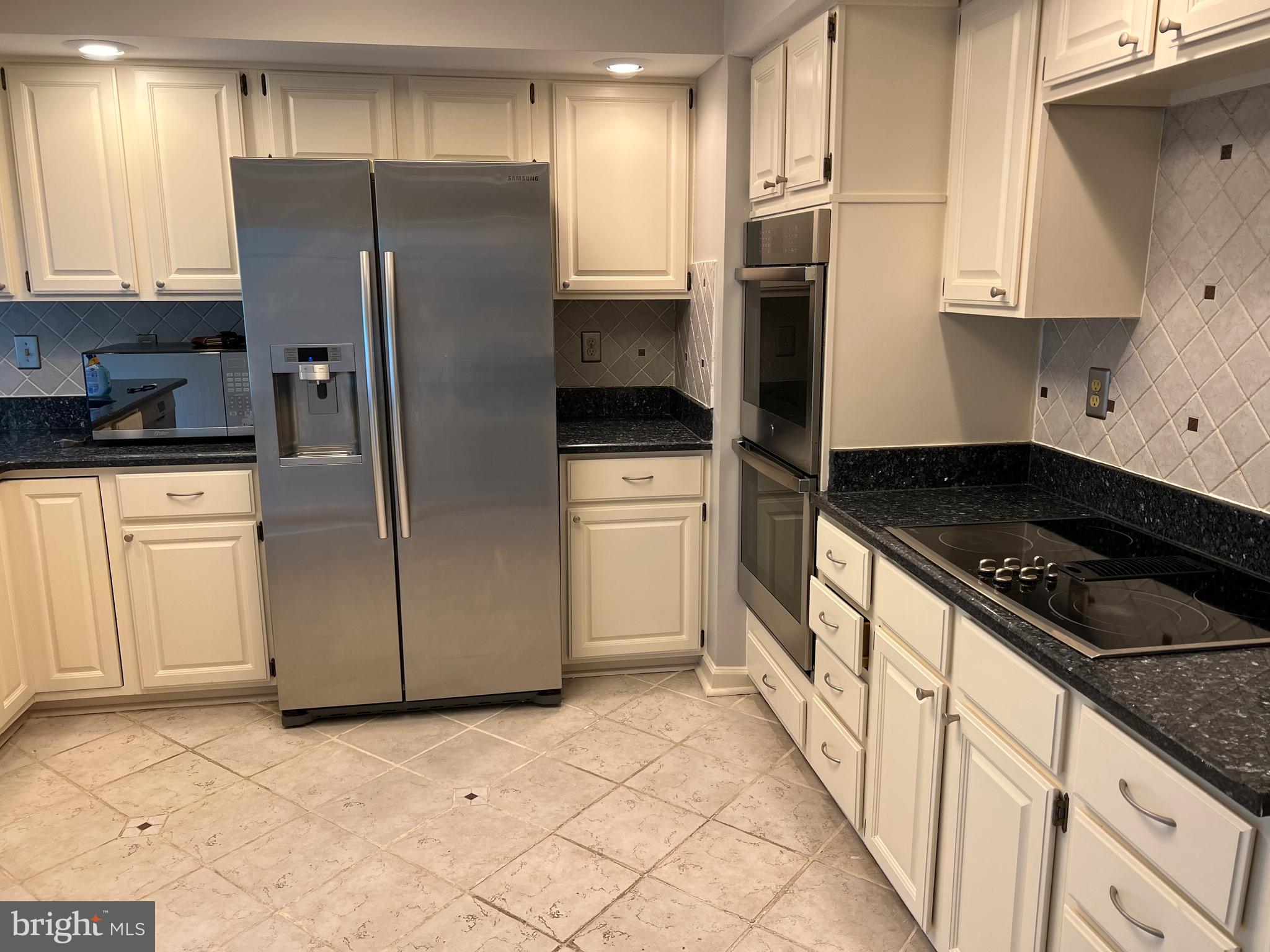 LIFESTYLE AT SULLY STATION - Residential