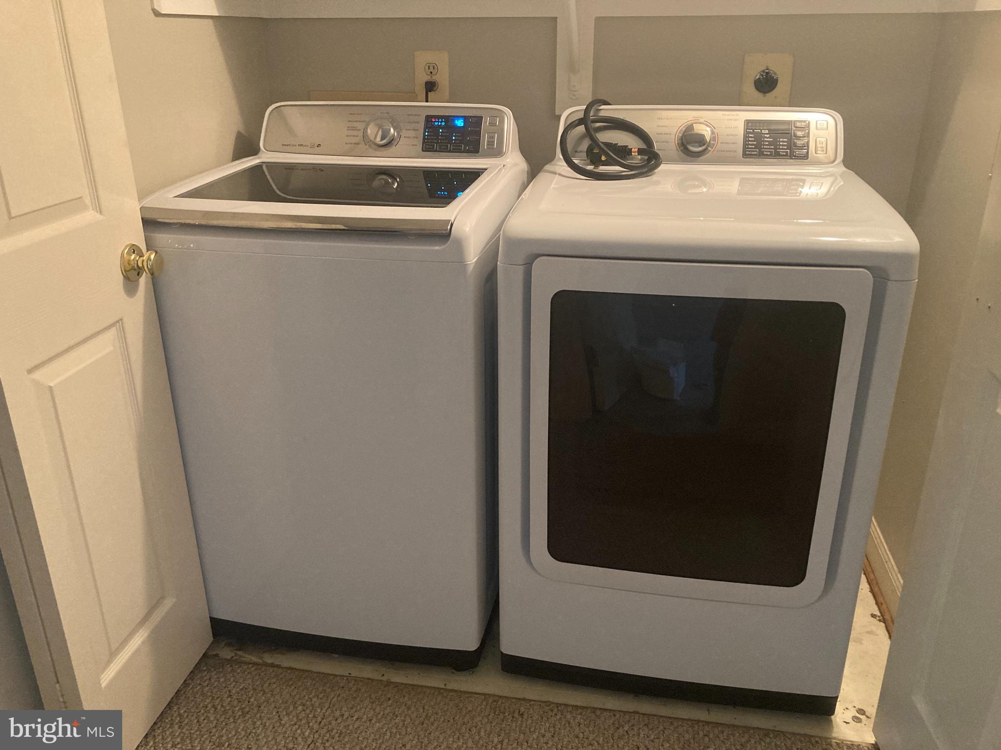 LIFESTYLE AT SULLY STATION - Residential