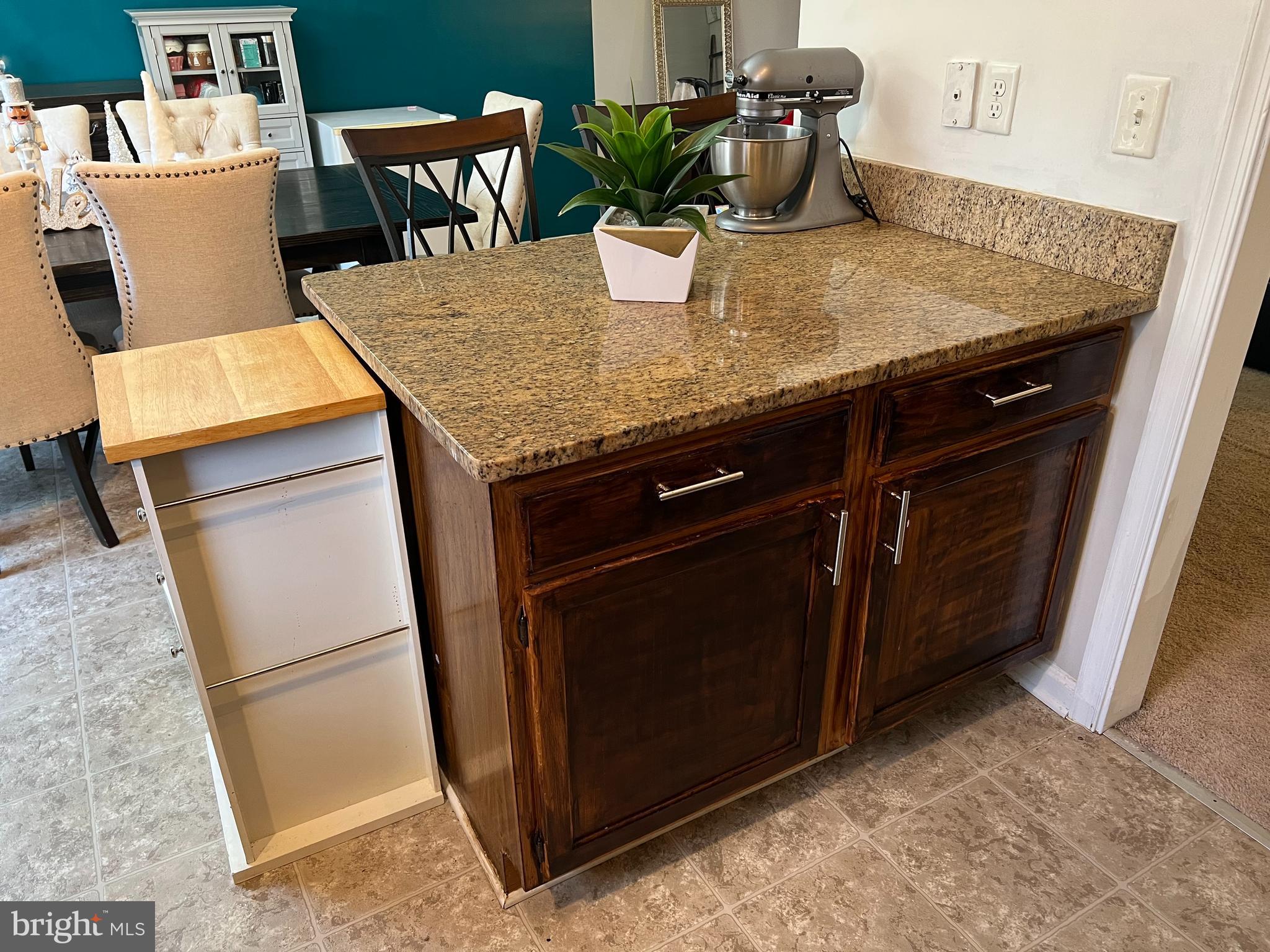 LAKE LAND - Residential