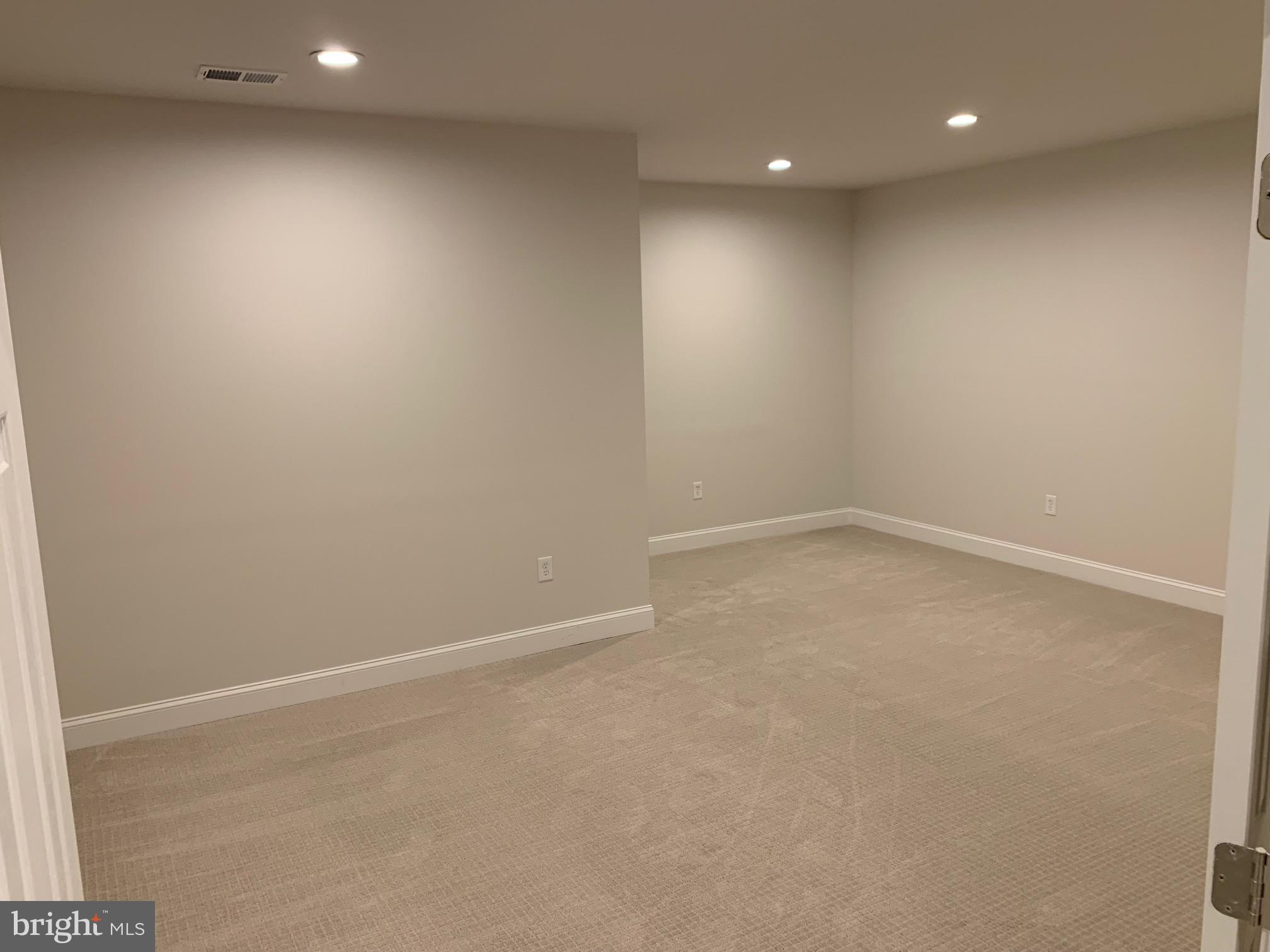 VIENNA WOODS - Residential Lease