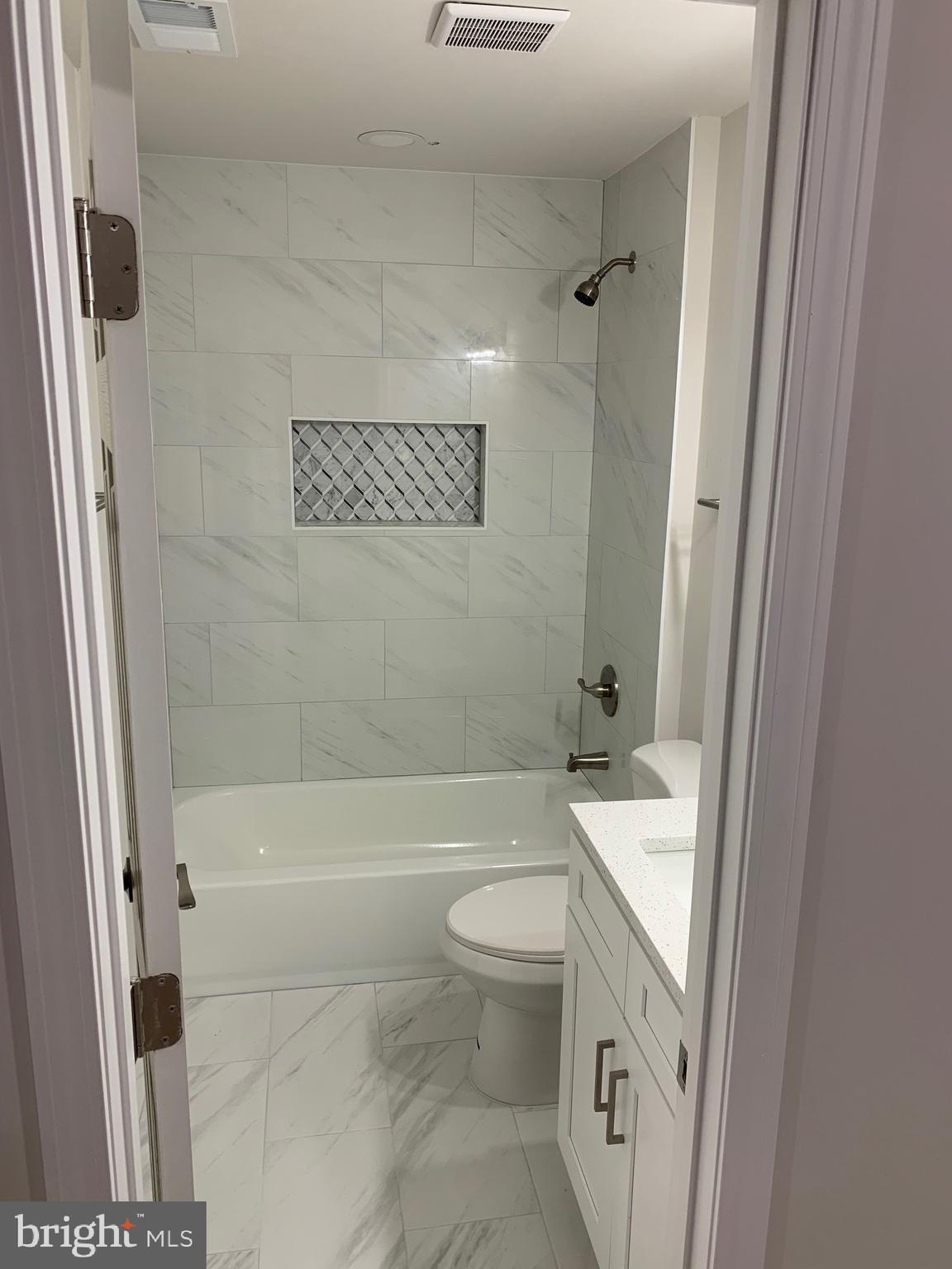 VIENNA WOODS - Residential Lease